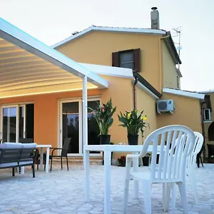 Fiori Di Pesco Bed and breakfast Fertilia